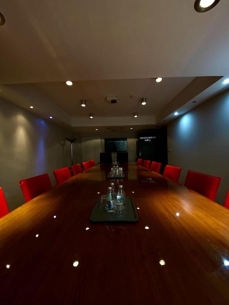 Hotel Dolce International Skopje Luaran gambar