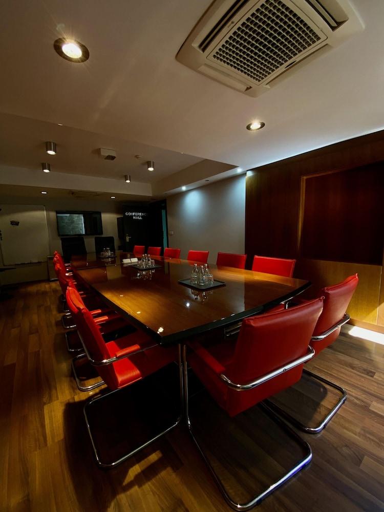 Hotel Dolce International Skopje Luaran gambar